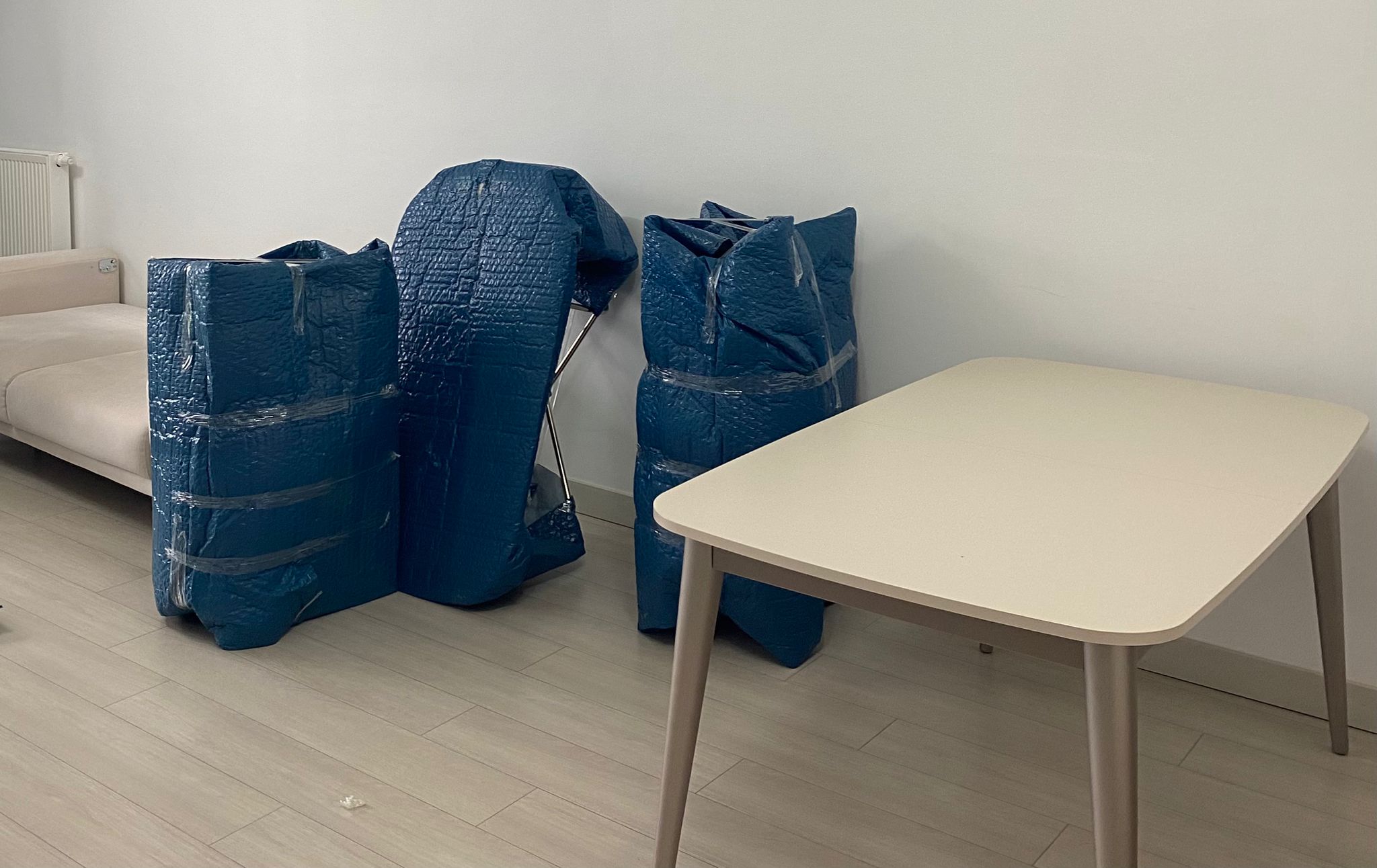 Paketli esya ve masa hazirligi