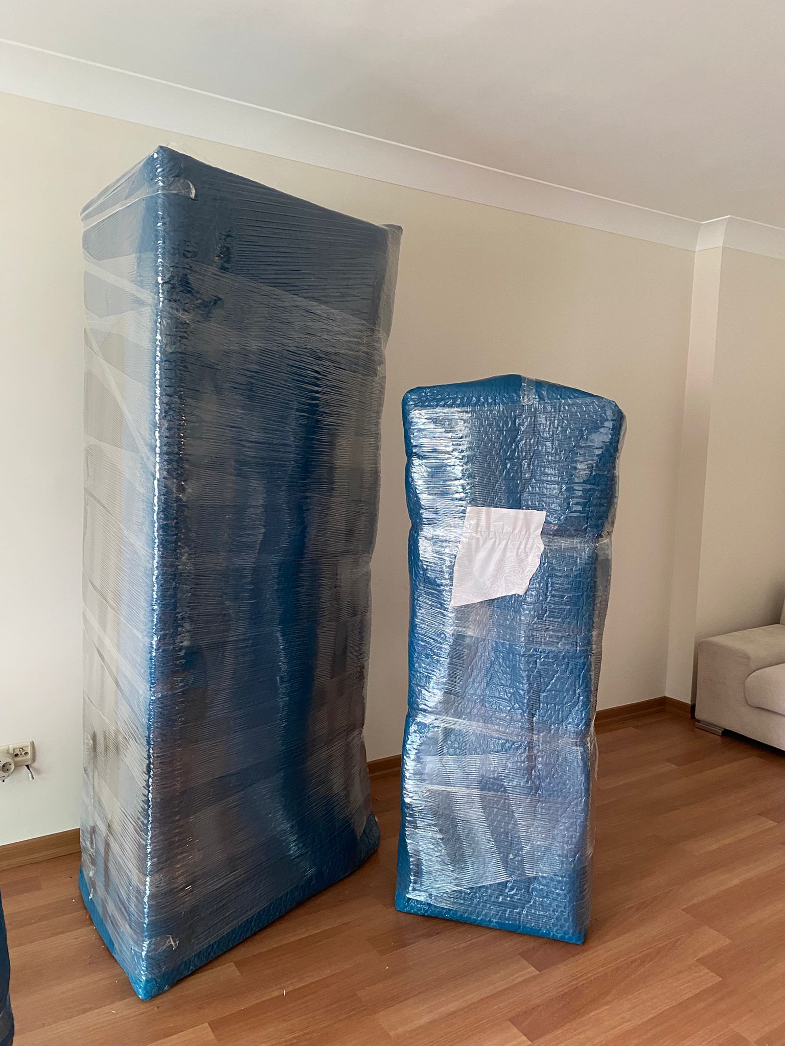 Oturma odasi paketleme calismasi